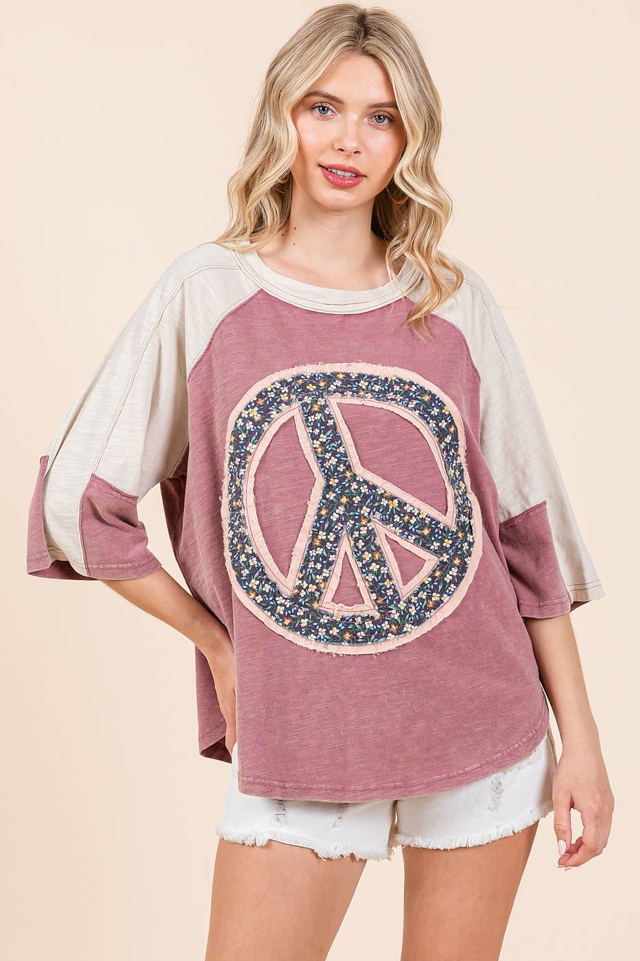 PEACE SIGN PATCH MINERAL WASH TOP